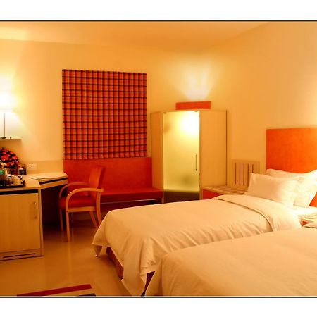 Aditya Hometel Hyderabad Bilik gambar